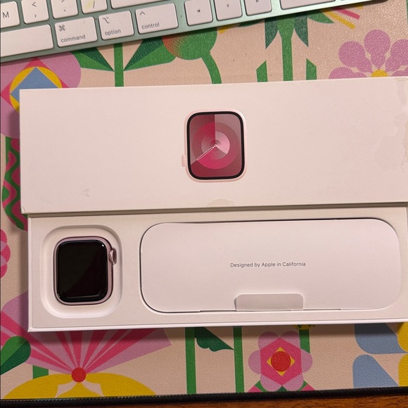 Apple Watch Series 9 with Silver Case and Black Display - Picture 1 of 5